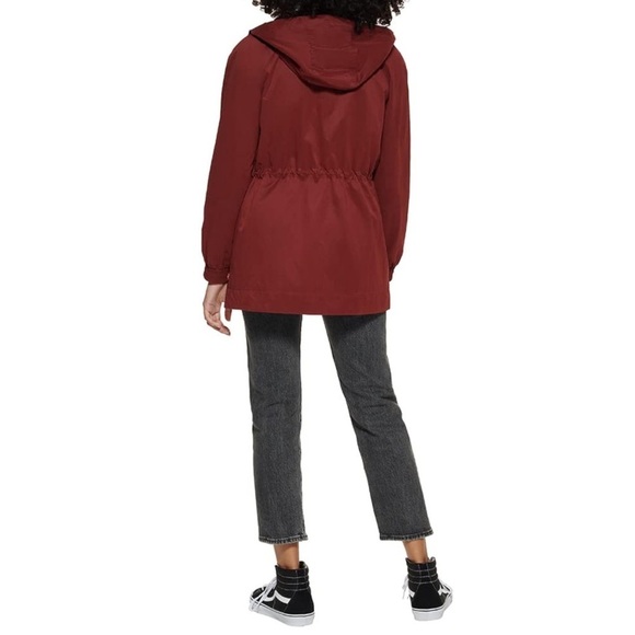 NWT Levi's Cinch Waist Lightweight Anorak Jacket in Burgundy Women’s Size XS - Picture 2 of 8